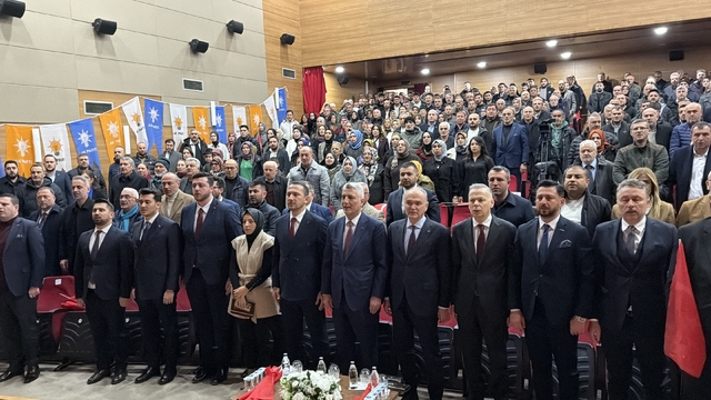 Bakan Bolat: "İhracat rekoru kırdık"
"Enflasyon ve hayat pahalılığı ile mücadelede bu yıl yüzde 20'li rakamların en dibine indirmeye kararlıyız"