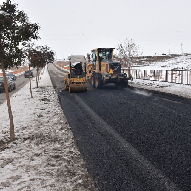 Siirt'te yol ve bakım çalışmaları aralıksız sürüyor