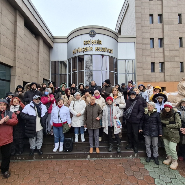 Hayvanseverler, Eskişehir Büyükşehir Belediyesi'nin önünde eylem yaptı
Köpe...