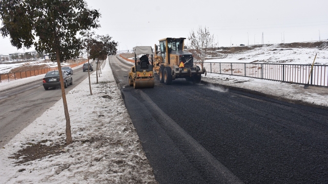 Siirt'te yol ve bakım çalışmaları aralıksız sürüyor