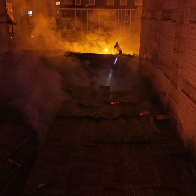 Van'da çıkan yangında 5 işyeri zarar gördü