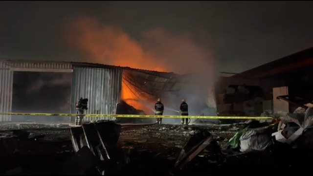 Tekirdağ'da tekstil geri dönüşüm fabrikasında yangın