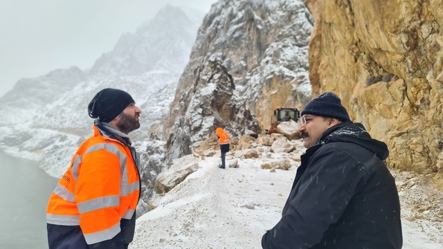 Taş Yolu'nda tehlike oluşturan kaya ve taşlar temizlendi