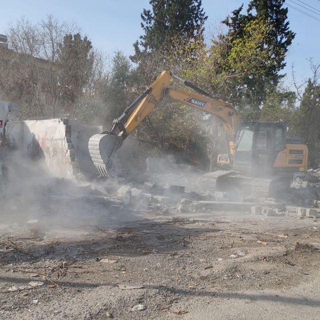 Erzin'e 47 yıldır hizmet eden sanayi sitesi yıkılıyor