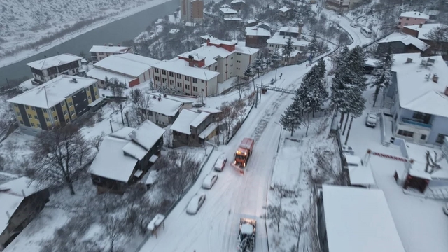 Kemaliye güne karla uyandı