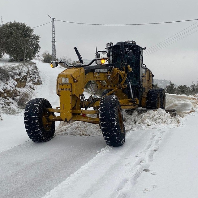 Hatay'da karla mücadele aralıksız sürdürüyor