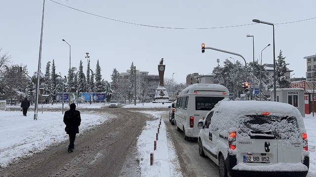 Adıyaman'da kar yağışı etkisini sürdürüyor