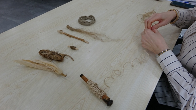 Mısır koçanı kıyafet oldu
Mısır koçanından üretilen kıyafetler hem görselliğiyle hem de tasarımıyla ilgi çekiyor
Mısır koçanından dokunan elbiseleri Kadıralak Yaylası'nın mavi yıldız çiçeği süslüyor