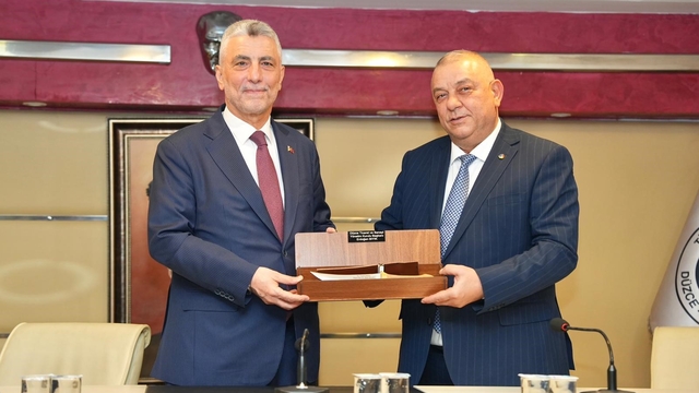 DTSO Başkanı Bıyık'ın ihracat akademisine bakandan destek