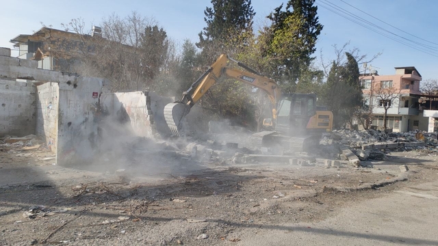 Erzin'e 47 yıldır hizmet eden sanayi sitesi yıkılıyor