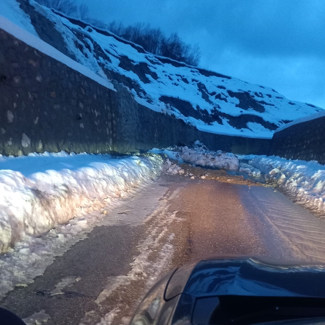 Türkeli'de heyelan: Köy grup yolu ulaşıma kapandı