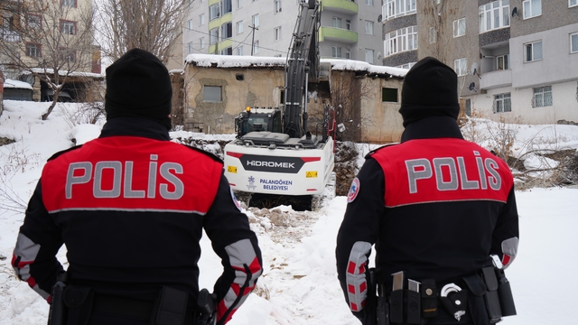 Erzurum'da güvenlik ve huzur için metruk binalar tek tek yıkılıyor