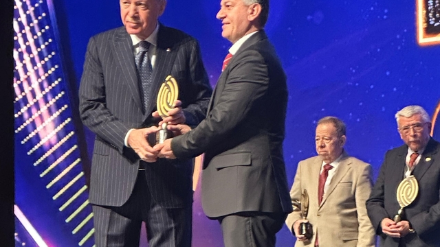 Padişah mesleğini yaşatan Gaziantepli ustaya 'Yaşayan İnsan Hazineleri' ödülü
Ödülünü Cumhurbaşkanı Recep Tayyip Erdoğan'ın elinden aldı