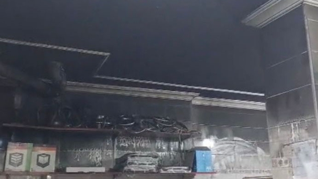 Elektrikçi dükkanında çıkan yangın söndürüldü