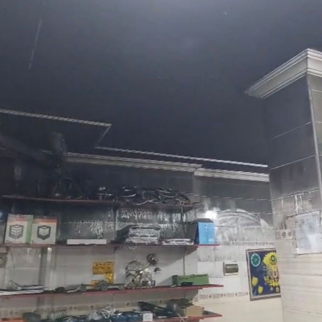 Elektrikçi dükkanında çıkan yangın söndürüldü