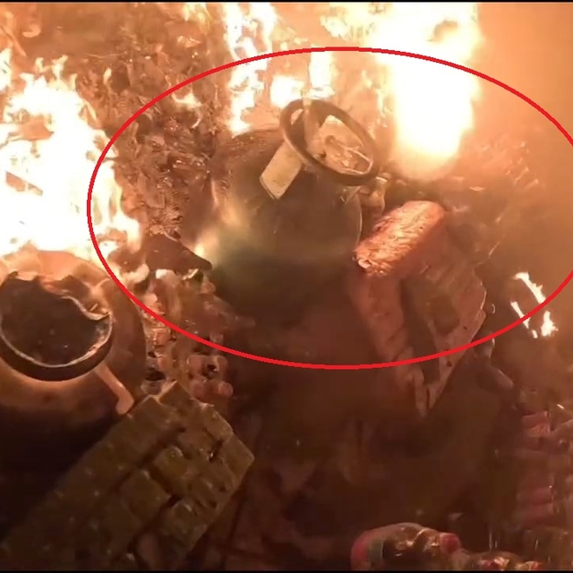 İtfaiye eri, alevlerin arasındaki tüpü çıkardı; o anlar kamerada