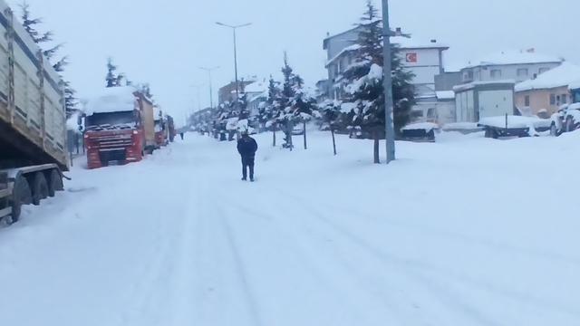 Tokat'ın ilçelerinde kar yağışı etkili oluyor