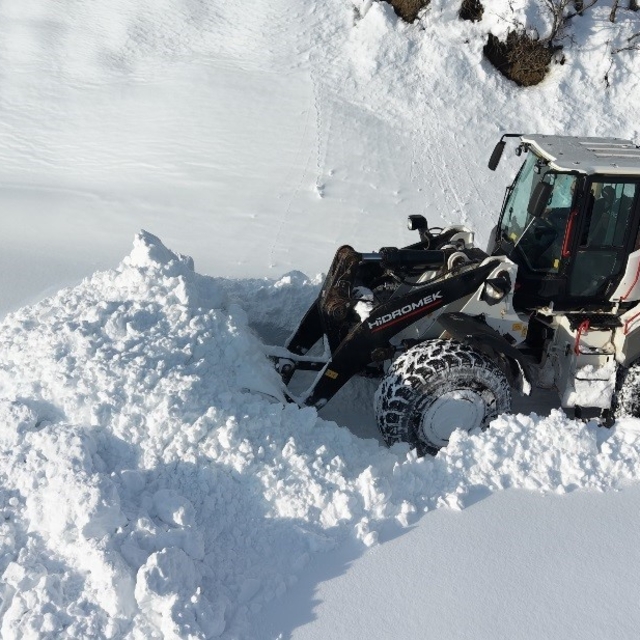 Tunceli'de kar yağışı etkili oldu: 178 köy yolu kapandı