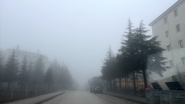 Kentin yüksek kesimlerinde sis etkili oldu