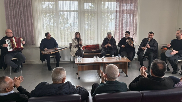 Huzurevi sakinlerine yönelik anlamlı konser