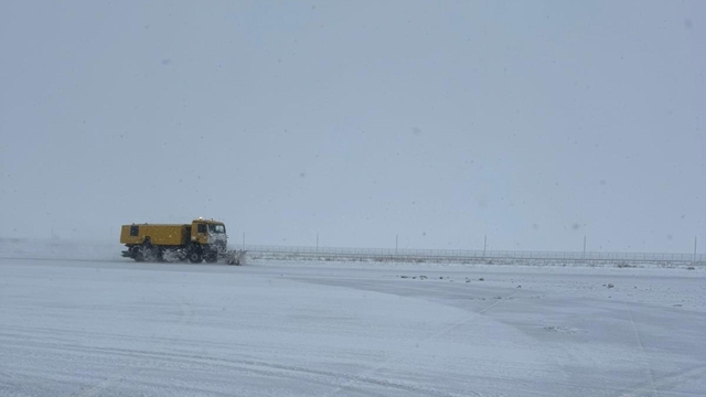 Şırnak'ta uçuşlara kar engeli