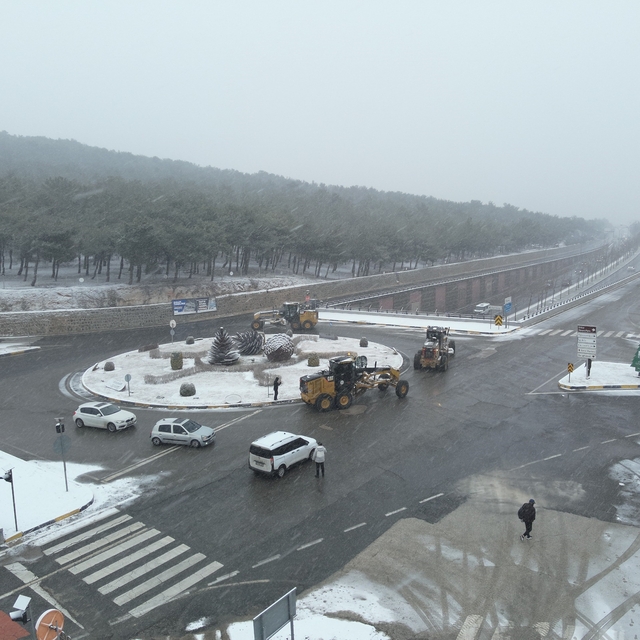 Gaziantep'te karla mücadele çalışmaları aralıksız devam ediyor
Teknik kadro...