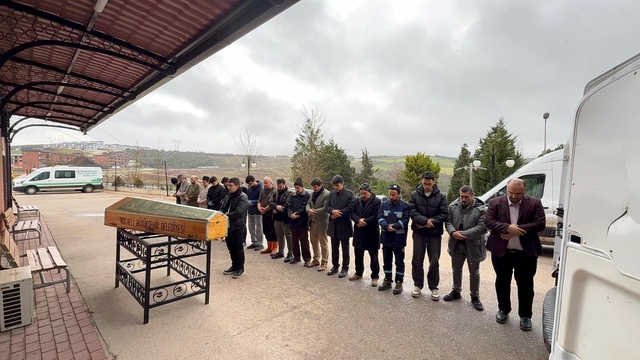 Kimsesiz vatandaşın cenazesi defnedildi, öğrenciler eşlik etti