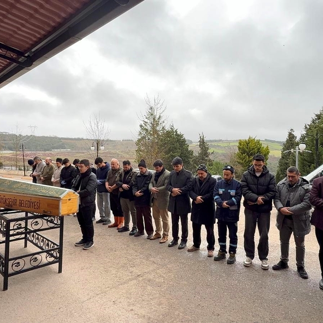 Kimsesiz vatandaşın cenazesi defnedildi, öğrenciler eşlik etti