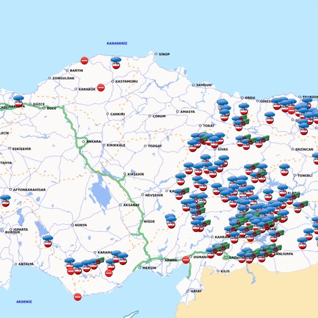 Kuvvetli kar yağışı ülkenin doğusunu felç etti
