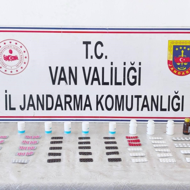Van'da sentetik hap ve kaçak sigara ele geçirildi