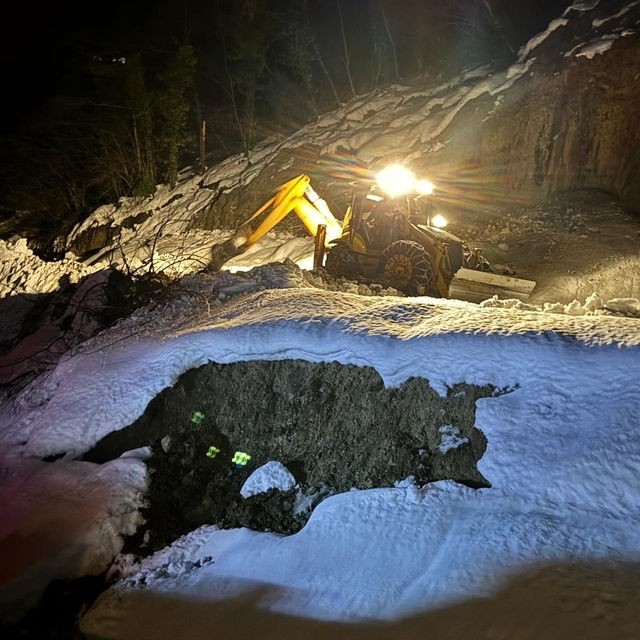 Türkeli'de heyelandan kapanan yol yeniden ulaşıma açıldı