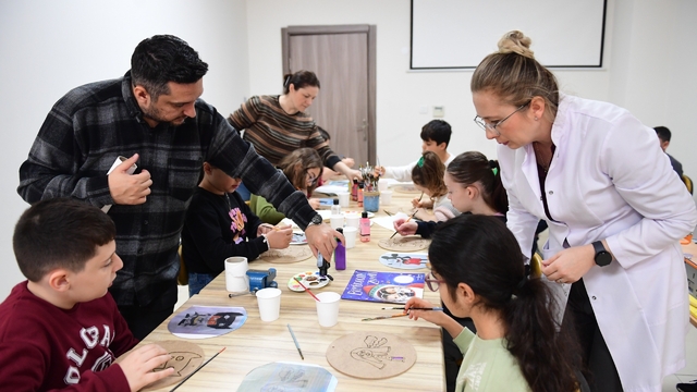 Osmangazi'de çocuklar kitaplardan ilham alarak üretiyor
Osmangazi'den çocukların motor gelişimini destekleyen atölye
Okuma, çizim ve tasarım aynı atölyede buluştu
