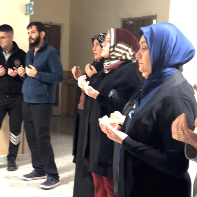 Simav'da vefat eden sağlık personelleri için kurban kesildi, lokma hayrı ya...