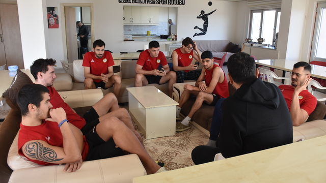 Cizre Belediyespor Erkek Voleybol Takımı maddi imkansızlıklar nedeniyle ligden çekilmenin eşiğinde