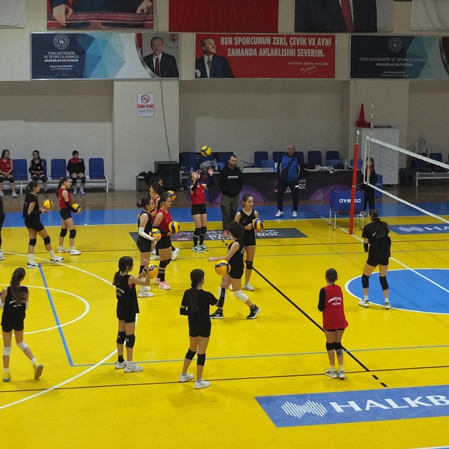 Balıkesir'de kış spor okulları ilgi gördü