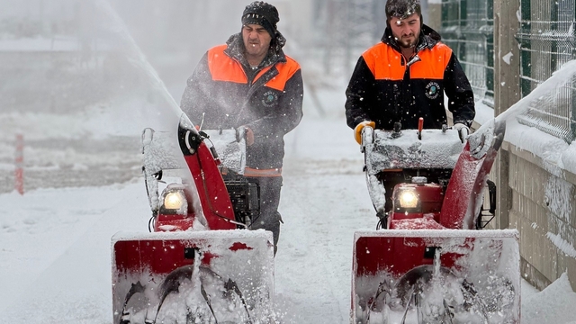 Yeşilyurt Belediyesi karla mücadelede 7/24 sahada!