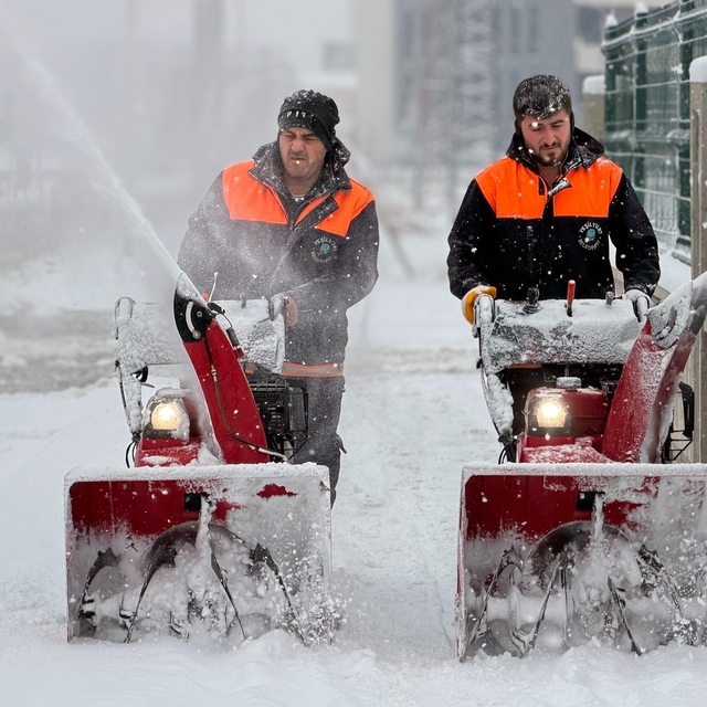 Yeşilyurt Belediyesi karla mücadelede 7/24 sahada!