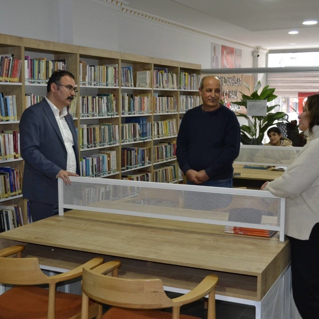 Sultanhisar Kaymakamı Ateş, kütüphanelerde çalışmaları yerinde inceledi