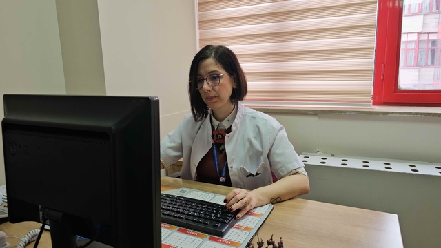 Yüksek enerjili ve işlenmiş gıdalar beynin ödül sistemini tetikleyerek hedonik açlığa yol açıyor
Uzman Diyetisyen Funda Kasapoğlu: "Kontrol mekanizması yavaşlar devre dışı kalırsa bu sık tekrarlarsa yüksek enerjili beslenme kilo kontrolünü de zorlaştıracaktır"