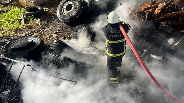 Arsuz'da hurdalık yangını