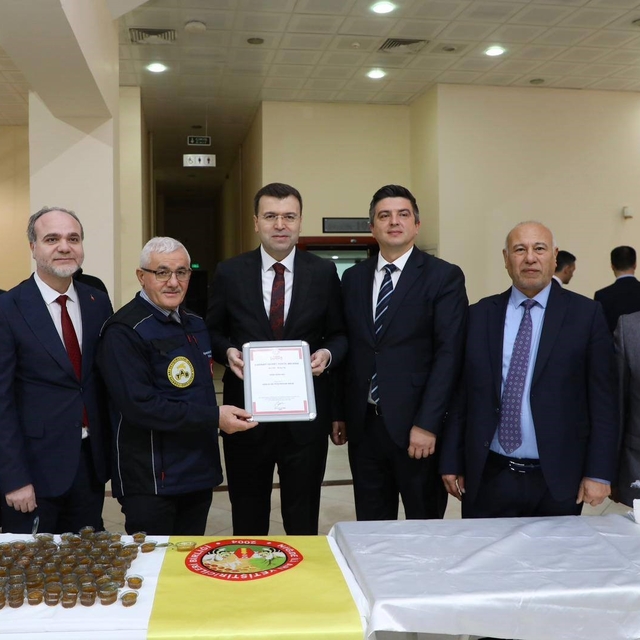 Niğde Geven Balı'nın coğrafi işareti tanıtıldı, arıcılık eğitimi verildi