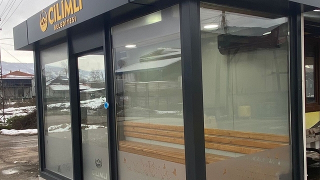 Kışın soğuktan yazın sıcaktan koruyacak
Çilimli'de ilk akıllı durak hizmete girdi