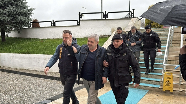 'Sakaraltı Sakarüstü' sanal medya hesabına yönelik operasyon; 8 gözaltı