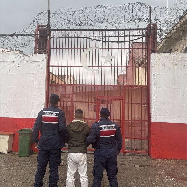 Efeler'de 22 yıl hapis cezasıyla aranan şahıs yakalandı