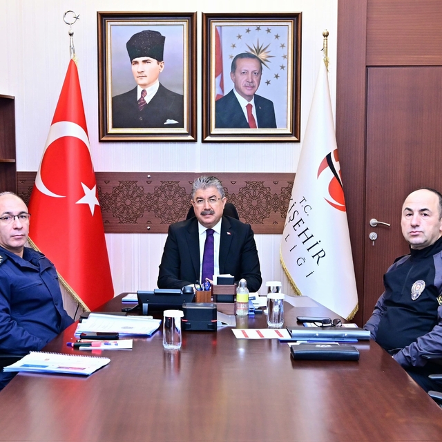 Vali Yılmaz, Video Konferans Sistemi üzerinden düzenlenen toplantıya katıld...