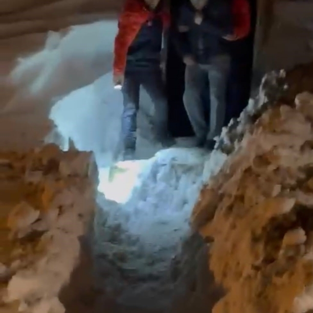 Kars'ta yaşlı hasta vatandaşa AFAD paletli amfibi aracıyla ulaştı