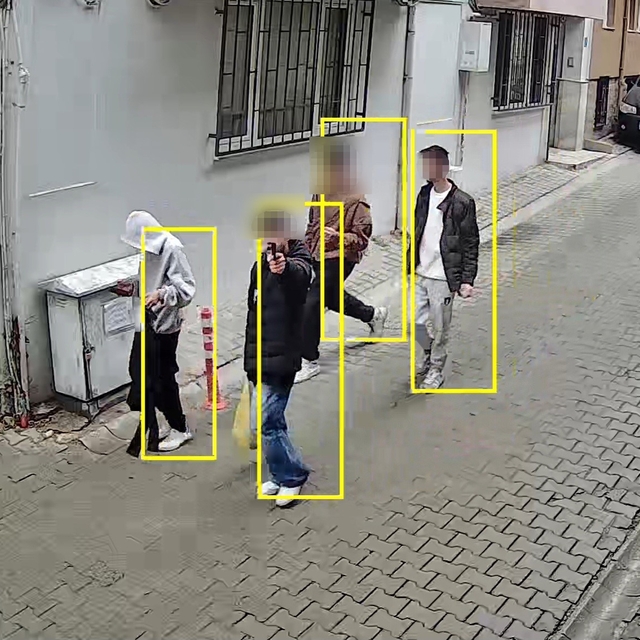 Çocuklar ellerinde silahla geziyor sanıldı, oyuncak tabanca çıktı