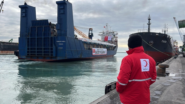 Türk Kızılay'ın 20. İyilik Gemisi Gazze için Mersin'den yola çıktı
Türk Kızılay Yönetim Kurulu Üyesi Yener Tanık: "Ramazan'ın ruhuna yakışan bir gönül seferidir"