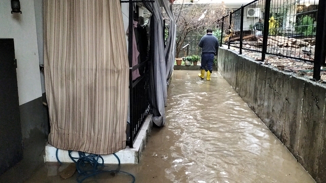Antalya'nın Manavgat ilçesinde sağanak etkili oldu