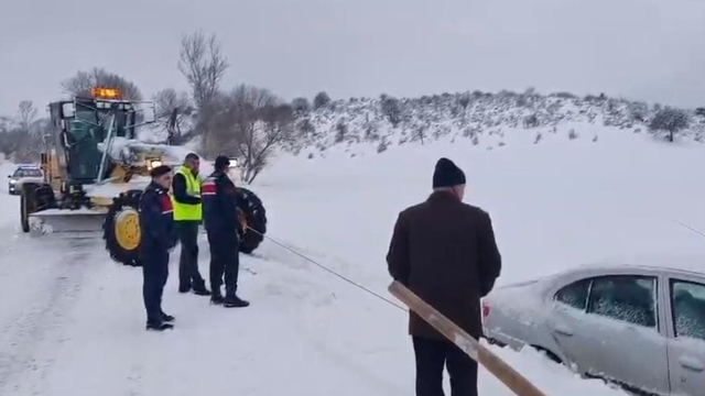 Yozgat'ta karla mücadele aralıksız sürüyor